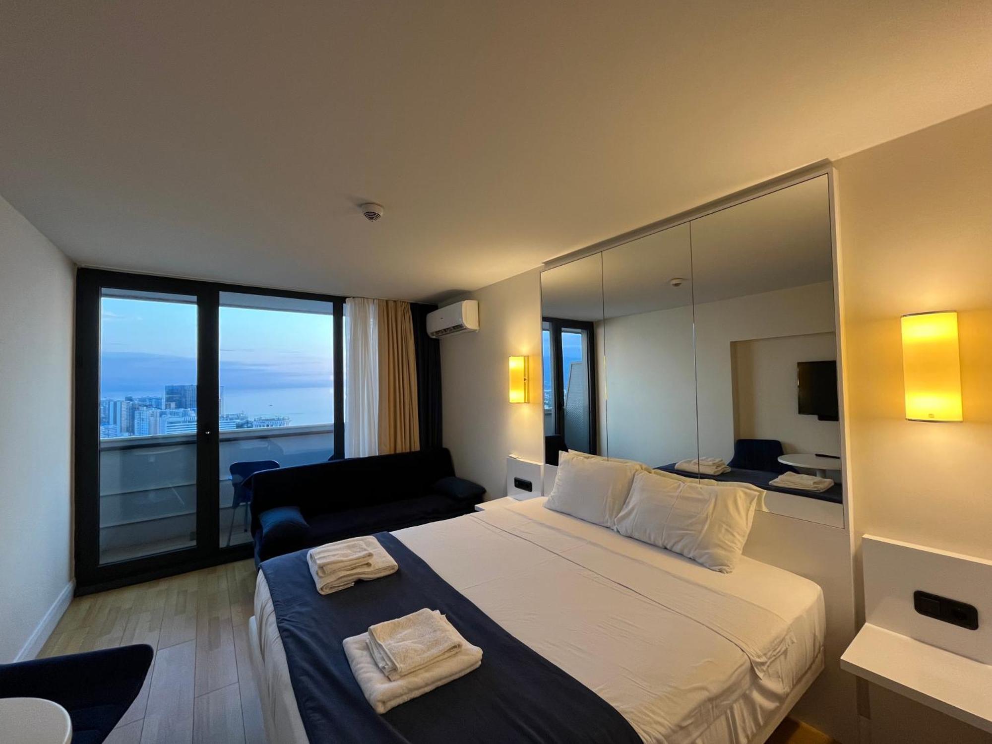 Orbi City Sun Tower 43 Floor 巴统 外观 照片