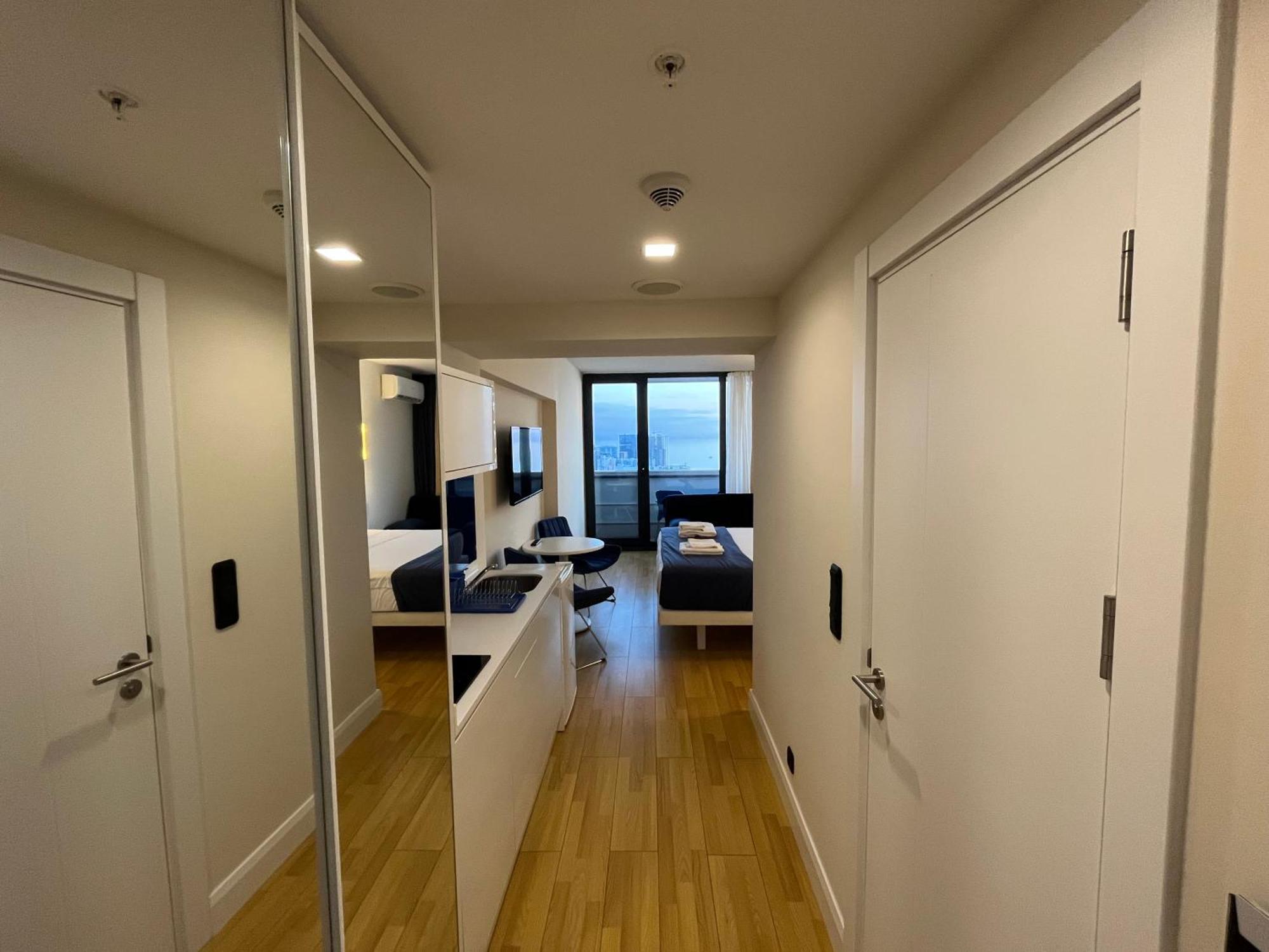 Orbi City Sun Tower 43 Floor 巴统 外观 照片