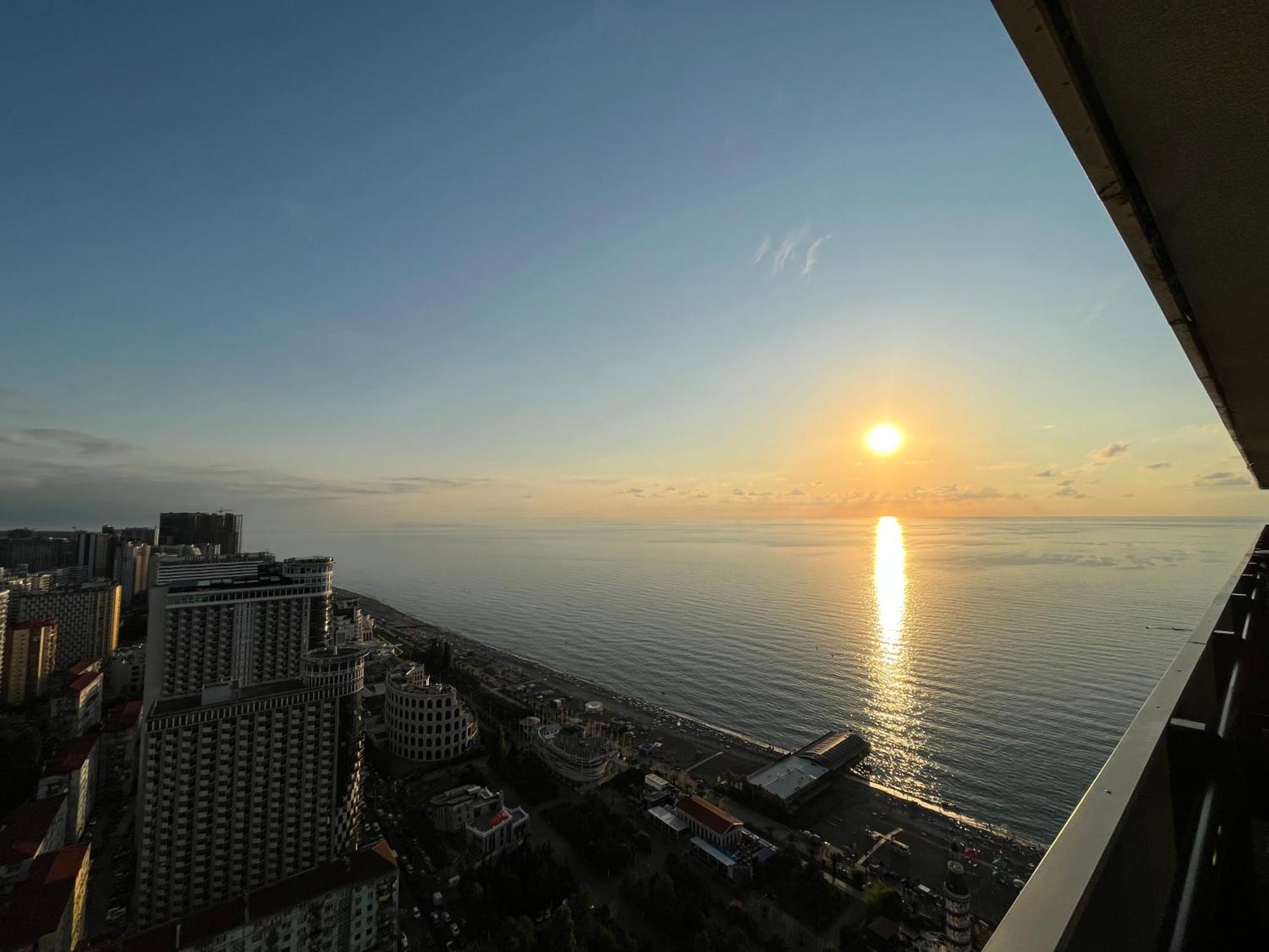 Orbi City Sun Tower 43 Floor 巴统 外观 照片