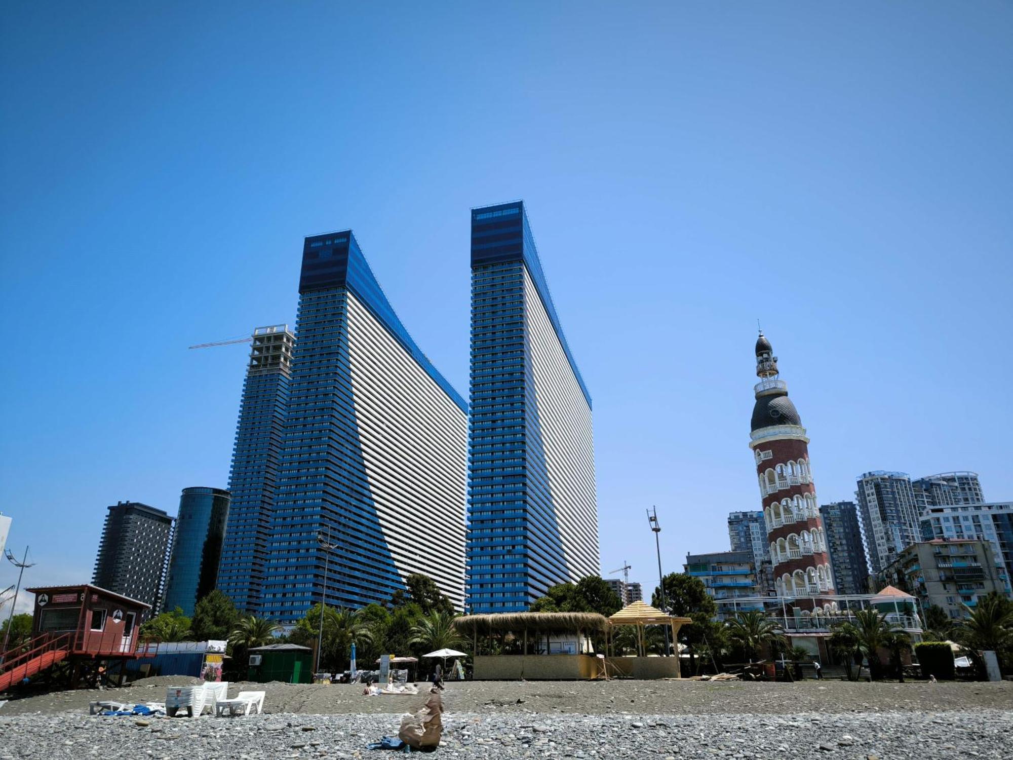 Orbi City Sun Tower 43 Floor 巴统 外观 照片